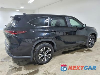 Trzecie zdjęcie samochodu z tyłu: 2026 TOYOTA HIGHLANDER HYBRID XLE VIN:5TDKBRCH1TS702239 - miniatura