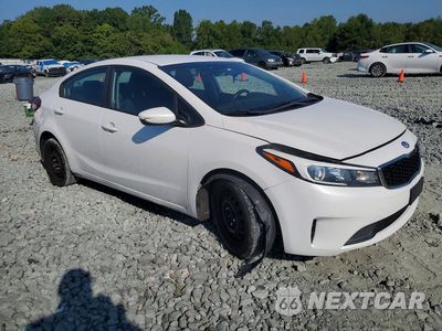 Czwarte zdjęcie samochodu z boku: 2018 KIA FORTE LX VIN:3KPFL4A78JE191311 - miniatura
