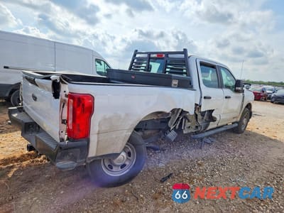Trzecie zdjęcie samochodu z tyłu: 2025 FORD F250 SUPER DUTY VIN:1FT7W2AT8SED34929 - miniatura