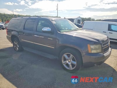 Czwarte zdjęcie samochodu z boku: 2010 CHEVROLET SUBURBAN K1500 LTZ VIN:1GNUKKE36AR255329 - miniatura