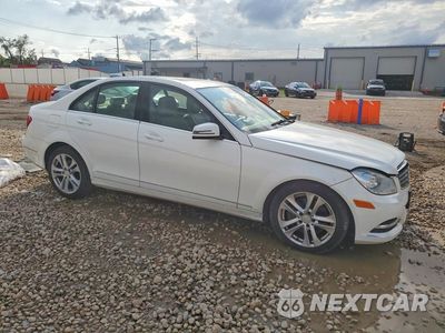 Czwarte zdjęcie samochodu z boku: 2013 MERCEDES-BENZ C 300 4MATIC VIN:WDDGF8ABXDR266256 - miniatura