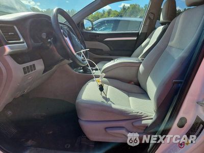 Zdjęcie 7 z 13 samochodu: 2019 TOYOTA HIGHLANDER LE VIN:5TDBZRFH1KS990219 - miniatura