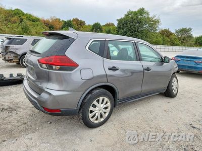 Trzecie zdjęcie samochodu z tyłu: 2018 NISSAN ROGUE S VIN:KNMAT2MV6JP573118 - miniatura