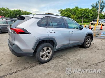 Trzecie zdjęcie samochodu z tyłu: 2022 TOYOTA RAV4 XLE VIN:2T3W1RFV9NC194661 - miniatura