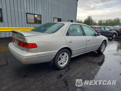 Trzecie zdjęcie samochodu z tyłu: 2000 TOYOTA CAMRY LE VIN:JT2BG22K6Y0512980 - miniatura