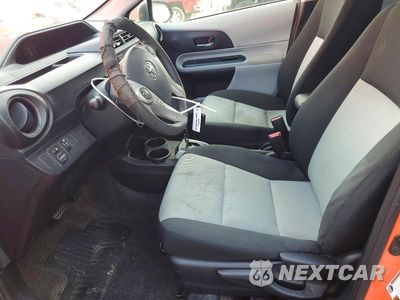 Zdjęcie 7 z 13 samochodu: 2013 TOYOTA PRIUS C THREE VIN:JTDKDTB35D1048311 - miniatura