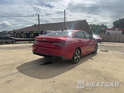 Czwarte zdjęcie samochodu z boku: 2023 HYUNDAI ELANTRA LIMITED VIN:5NPLP4AG3PH103146 - miniatura