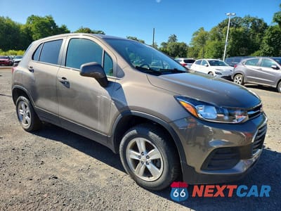 Czwarte zdjęcie samochodu z boku: 2020 CHEVROLET TRAX LS VIN:KL7CJNSB3LB343025 - miniatura