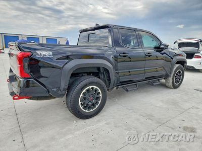 Trzecie zdjęcie samochodu z tyłu: 2025 TOYOTA TACOMA TRD OFF-ROAD HV VIN:3TYLC5LN8ST047516 - miniatura