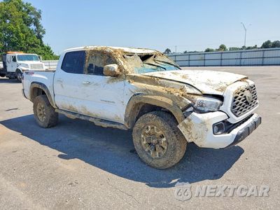 Czwarte zdjęcie samochodu z boku: 2023 TOYOTA TACOMA TRD OFF-ROAD VIN:3TMCZ5AN1PM614086 - miniatura