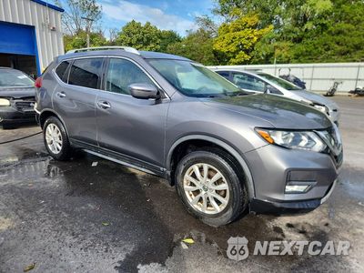Czwarte zdjęcie samochodu z boku: 2018 NISSAN ROGUE SV VIN:KNMAT2MV5JP601264 - miniatura
