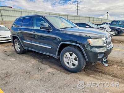 Czwarte zdjęcie samochodu z boku: 2012 JEEP GRAND CHEROKEE LAREDO VIN:1C4RJFAG4CC316099 - miniatura