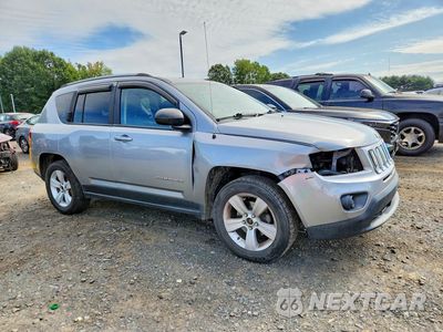 Czwarte zdjęcie samochodu z boku: 2017 JEEP COMPASS SPORT VIN:1C4NJCBA1HD146387 - miniatura