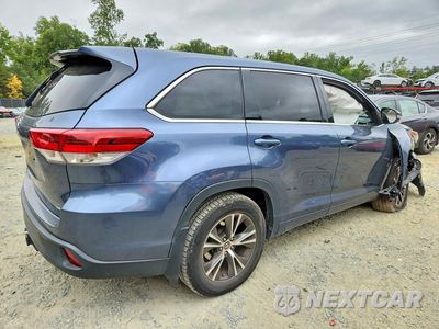 Trzecie zdjęcie samochodu z tyłu: 2017 TOYOTA HIGHLANDER LE VIN:5TDBZRFH1HS442911 - miniatura