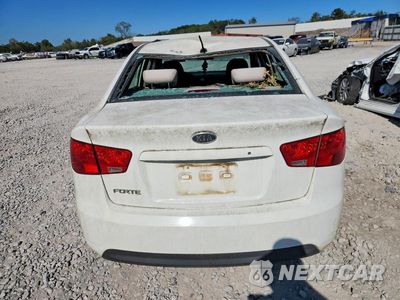 Zdjęcie 6 z 12 samochodu: 2013 KIA FORTE LX VIN:KNAFT4A28D5673360 - miniatura