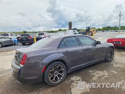 Trzecie zdjęcie samochodu z tyłu: 2016 CHRYSLER 300 S VIN:2C3CCABG3GH220263 - miniatura