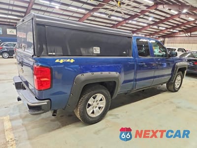 Trzecie zdjęcie samochodu z tyłu: 2016 CHEVROLET SILVERADO K1500 LT VIN:1GCVKREC5GZ341715 - miniatura