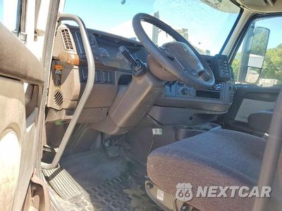 Zdjęcie 8 z 12 samochodu: 2017 VOLVO VNL SEMI TRUCK VIN:4V4N39TG9HN987968 - miniatura