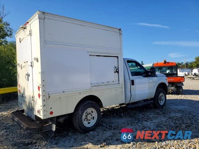 Trzecie zdjęcie samochodu z tyłu: 2015 FORD F250 SUPER DUTY BOX TRUCK VIN:1FDBF2B65FED21561 - miniatura