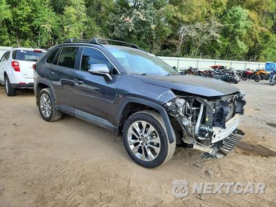 Czwarte zdjęcie samochodu z boku: 2023 TOYOTA RAV4 XLE PREMIUM VIN:2T3C1RFV4PC238457 - miniatura