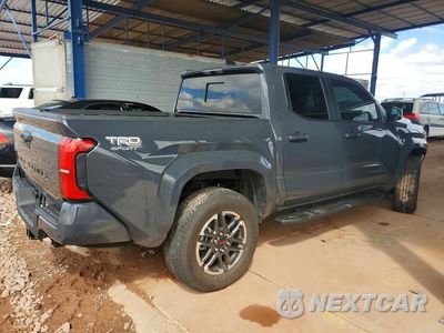 Trzecie zdjęcie samochodu z tyłu: 2025 TOYOTA TACOMA TRD SPORT VIN:3TYLB5JN6ST071108 - miniatura