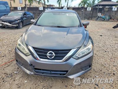 Piąte zdjęcie samochodu w środku: 2017 NISSAN ALTIMA 2.5 S VIN:1N4AL3AP9HN346349 - miniatura