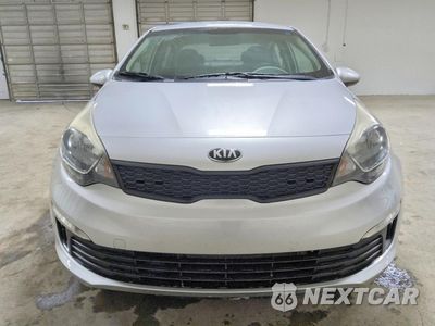 Piąte zdjęcie samochodu w środku: 2017 KIA RIO LX VIN:KNADM4A37H6028048 - miniatura