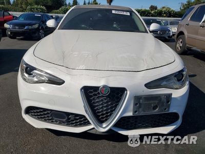 Piąte zdjęcie samochodu w środku: 2018 ALFA ROMEO GIULIA TI VIN:ZARFAECN3J7576434 - miniatura