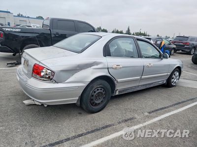 Trzecie zdjęcie samochodu z tyłu: 2002 HYUNDAI SONATA BASE VIN:KMHWF25S32A681777 - miniatura