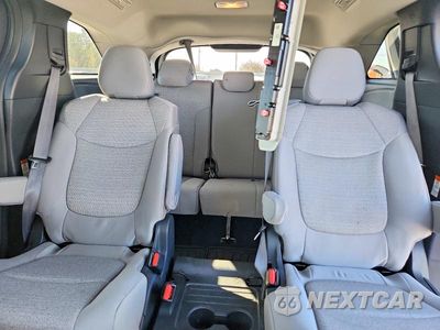 Zdjęcie 10 z 13 samochodu: 2025 TOYOTA SIENNA LE VIN:5TDKRKEC2SS240065 - miniatura
