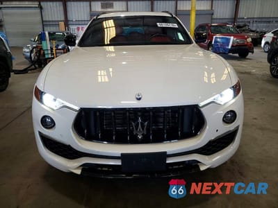 Piąte zdjęcie samochodu w środku: 2022 MASERATI LEVANTE BASE VIN:ZN661XUA4NX383747 - miniatura