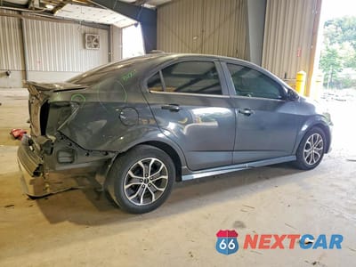 Trzecie zdjęcie samochodu z tyłu: 2020 CHEVROLET SONIC LT VIN:1G1JD5SB7L4141366 - miniatura