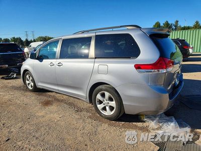 Drugie zdjęcie samochodu z przodu: 2013 TOYOTA SIENNA LE VIN:5TDKK3DC8DS291889 - miniatura