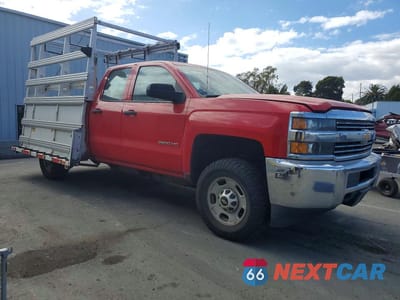 Czwarte zdjęcie samochodu z boku: 2018 CHEVROLET SILVERADO K2500 HEAVY DUTY VIN:1GC2KUEG0JZ229775 - miniatura