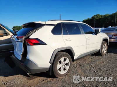 Trzecie zdjęcie samochodu z tyłu: 2021 TOYOTA RAV4 XLE VIN:JTMRWRFV1MD128050 - miniatura