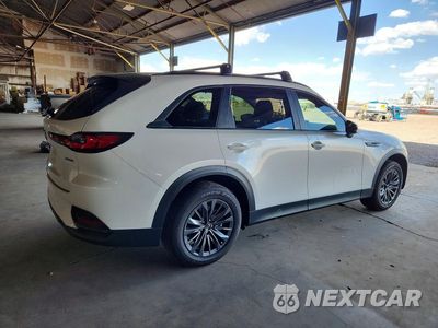 Trzecie zdjęcie samochodu z tyłu: 2025 MAZDA CX-70 PREFERRED VIN:JM3KJBHD7S1122920 - miniatura