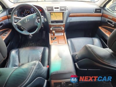 Zdjęcie 8 z 13 samochodu: 2011 LEXUS LS 460 VIN:JTHBL5EF7B5102247 - miniatura