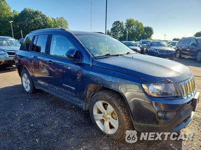 Czwarte zdjęcie samochodu z boku: 2016 JEEP COMPASS LATITUDE VIN:1C4NJDEB9GD572496 - miniatura