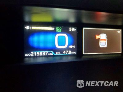 Zdjęcie 9 z 13 samochodu: 2016 TOYOTA PRIUS THREE TOURING VIN:JTDKARFU1G3520947 - miniatura