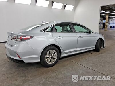 Trzecie zdjęcie samochodu z tyłu: 2018 HYUNDAI SONATA HYBRID SE VIN:KMHE24L33JA080138 - miniatura