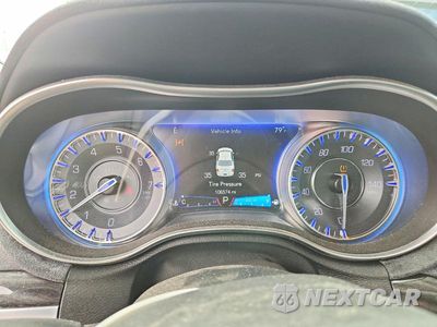Zdjęcie 9 z 12 samochodu: 2016 CHRYSLER 300 LIMITED VIN:2C3CCARG0GH190838 - miniatura