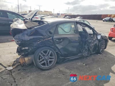 Trzecie zdjęcie samochodu z tyłu: 2021 KIA FORTE GT LINE VIN:3KPF34AD0ME380867 - miniatura