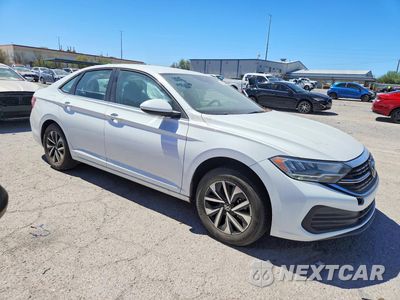 Czwarte zdjęcie samochodu z boku: 2024 VOLKSWAGEN JETTA S VIN:3VW5M7BU0RM095640 - miniatura