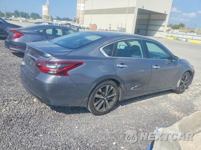 Trzecie zdjęcie samochodu z tyłu: 2018 NISSAN ALTIMA 2.5 SR VIN:1N4AL3AP4JC111309 - miniatura