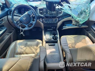 Zdjęcie 8 z 13 samochodu: 2019 HONDA PILOT TOURING VIN:5FNYF5H66KB029160 - miniatura
