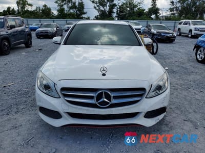 Piąte zdjęcie samochodu w środku: 2018 MERCEDES-BENZ C 300 VIN:55SWF4JB9JU242772 - miniatura