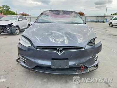 Piąte zdjęcie samochodu w środku: 2018 TESLA MODEL X VIN:5YJXCDE27JF119996 - miniatura