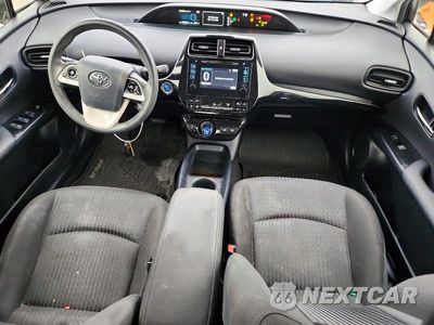 Zdjęcie 8 z 12 samochodu: 2018 TOYOTA PRIUS TWO VIN:JTDKBRFU7J3581725 - miniatura