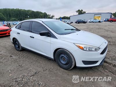 Czwarte zdjęcie samochodu z boku: 2017 FORD FOCUS S VIN:1FADP3E25HL257700 - miniatura
