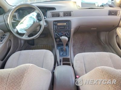 Zdjęcie 8 z 12 samochodu: 2000 TOYOTA CAMRY LE VIN:4T1BG22K7YU715226 - miniatura